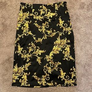 Woman’s silk detailed skirt size large